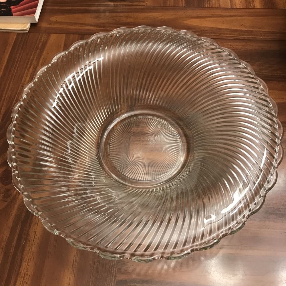 Clear glass swirl Fan ruffled 12 inch Serving bowl‎ vintage